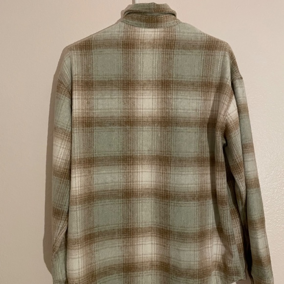 Miss Lola Shacket/ Size Small - Picture 2 of 3